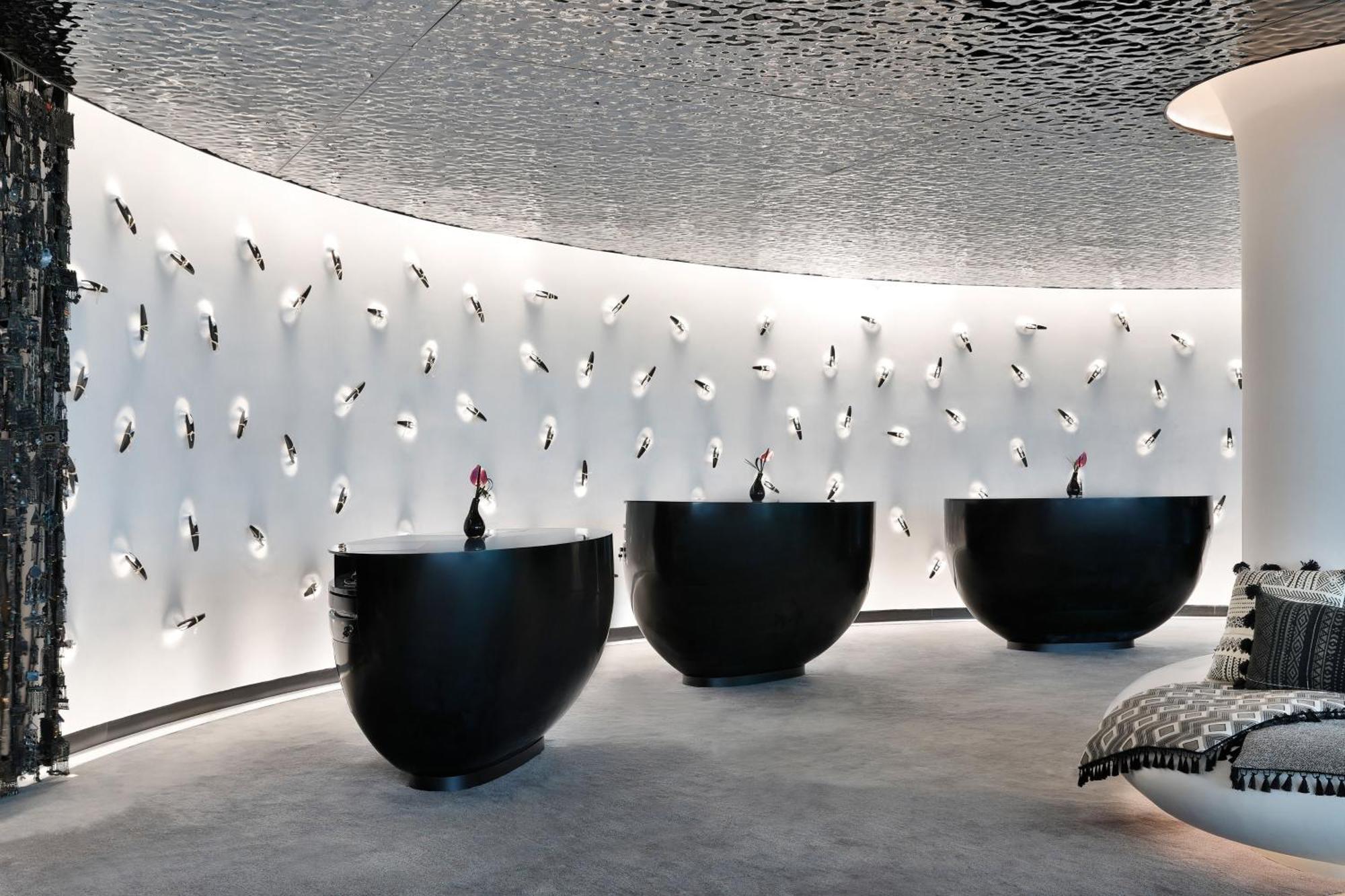 W Abu Dhabi - Yas Island Hotel Exterior photo The reception area